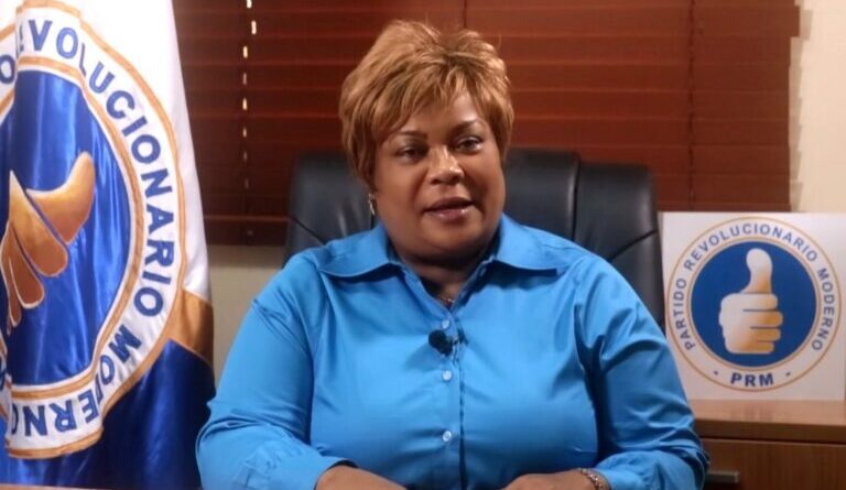 Diputada Lucrecia Santana Leyba anuncia aspiraciones a presidencia del PRM por municipio SDN