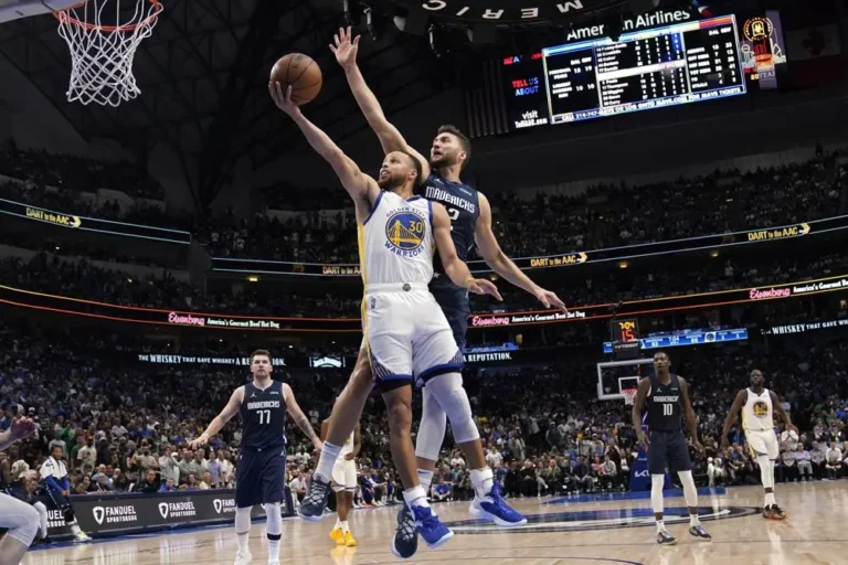 Warriors ganan 109-100 y toman ventaja de 3-0 sobre Mavs en la final del Oeste