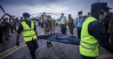 Localizan casi todos los cuerpos del avión que se estrelló en Nepal