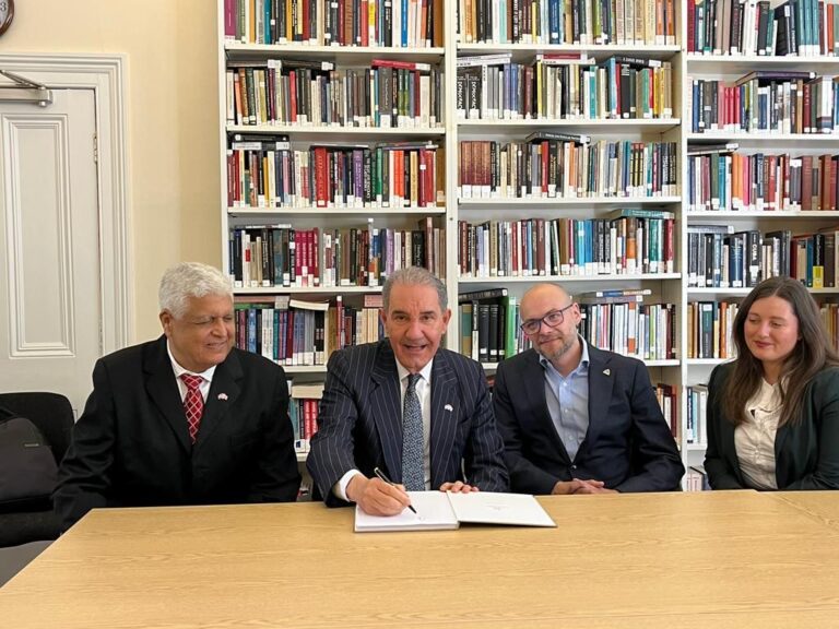 Gobierno dominicano enviará 10 jóvenes por año a la prestigiosa Universidad de Oxford