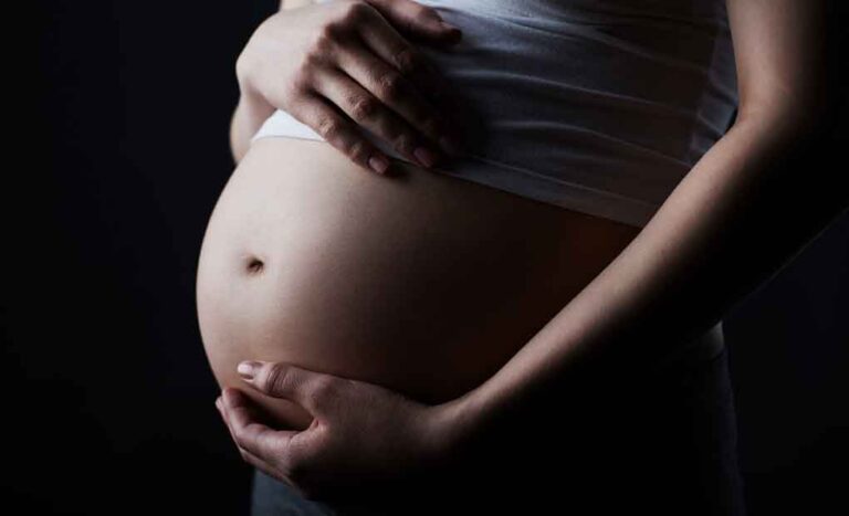 Convierten en resolución iniciativa para reducir uniones tempranas y embarazos en adolescentes