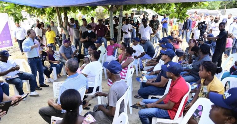 Abel Martínez realiza un intenso recorrido por barrios SD Norte