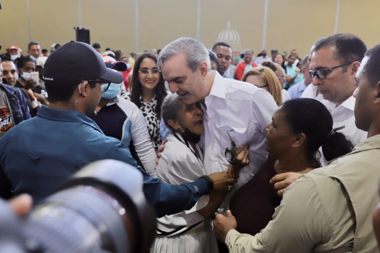 Abinader estará hoy sábado en el DN y Azua; el domingo encabezará el acto del PRM en el D.N._