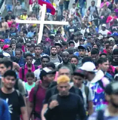 Caravana avanza hacia Estados Unidos