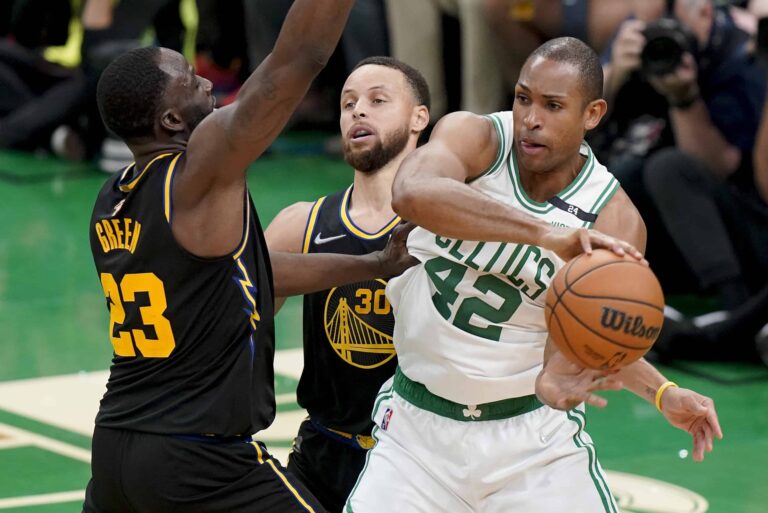 Celtics vence a Warriors y se va arriba 2-1 en la final de la NBA