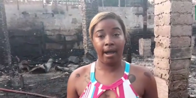 Comerciantes piden ayuda tras fuego destruir plaza en Boca Chica