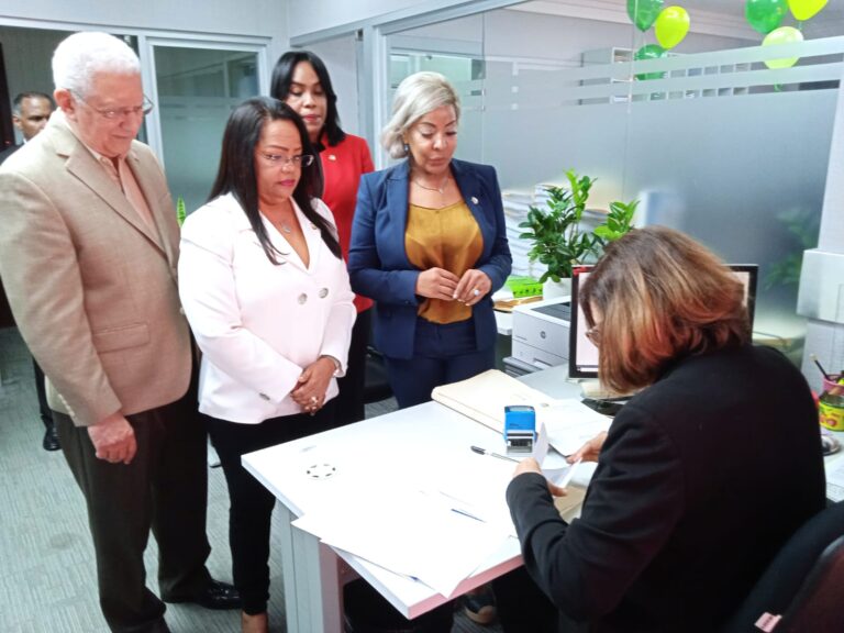 Diputados del Exterior depositan proyecto que crea un fondo de auxilio para los dominicanos de la diáspora