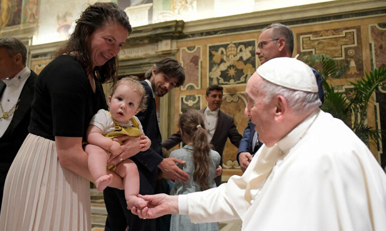 El papa condena la explotación infantil en mundo