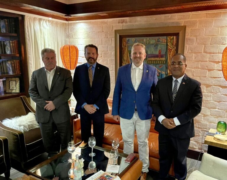 PRESIDENTE DE LIBERLAND  SE REÚNE CON  SANTIAGO ROSA MARTÍNEZ