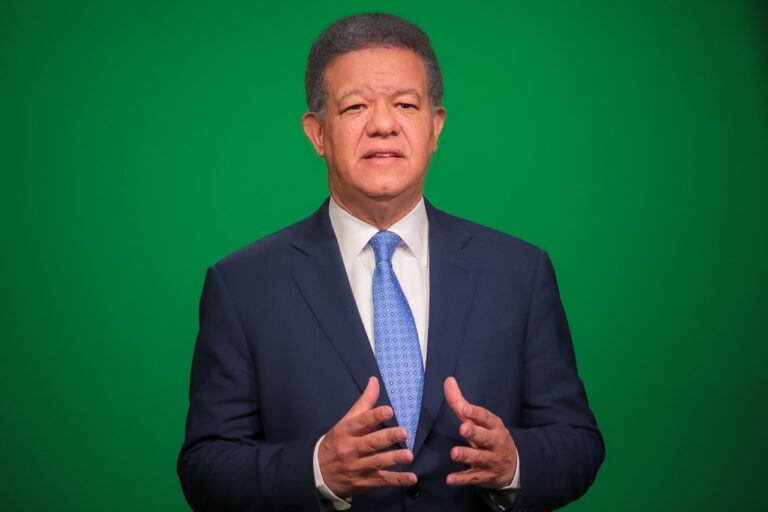 Leonel Fernández asistirá este martes a la JCE a depositar padrón de miembros de FP