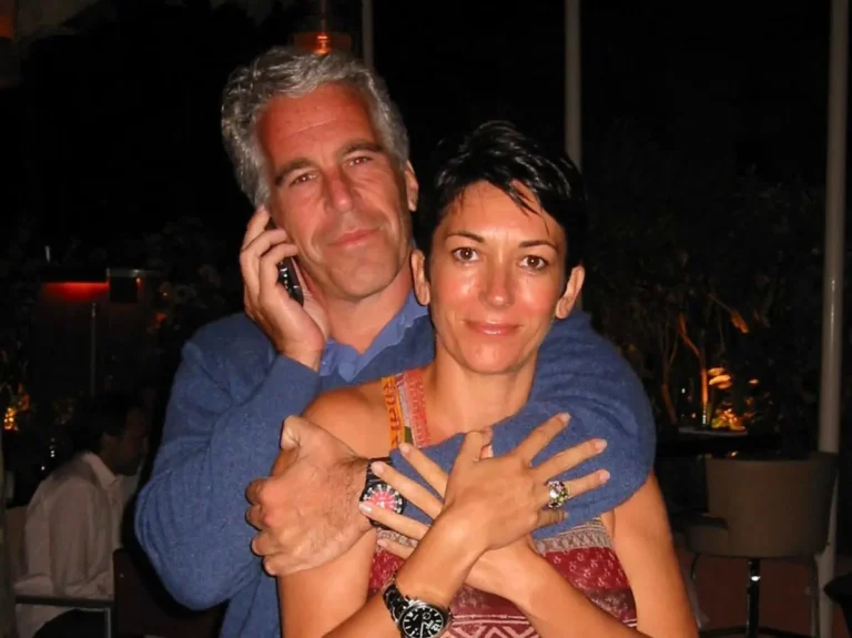 Fiscalía pide 30 años para Maxwell por reclutar menores para Jeffrey Epstein