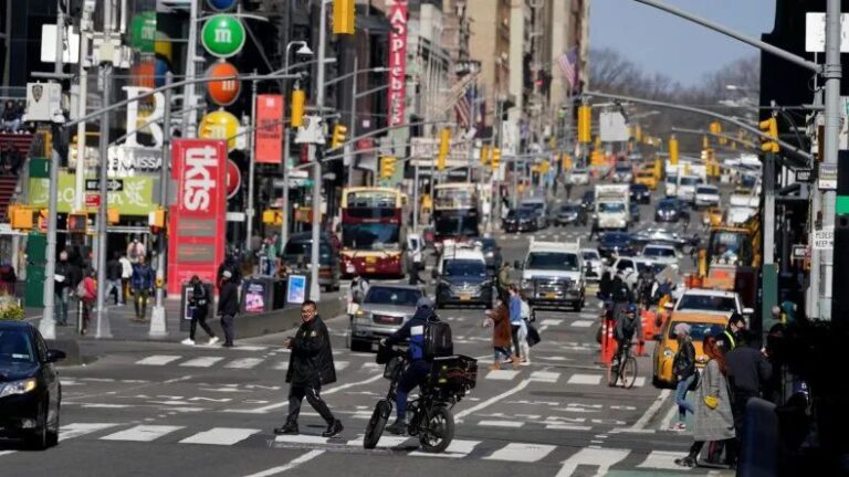 Nueva York eleva a 21 años la edad mínima para comprar armas semiautomáticas