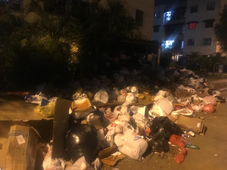 Residentes de San isidro labrador ahogados en la basura