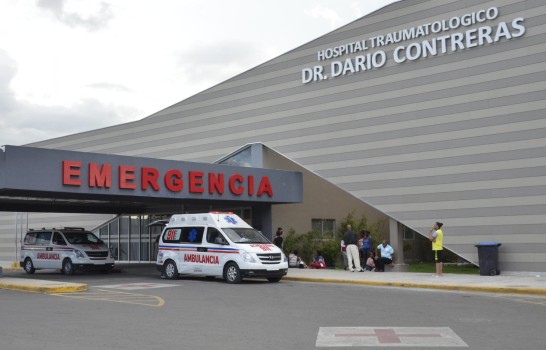 Estricta custodia policial en hospital para cuidar sobreviviente de balacera en San Isidro