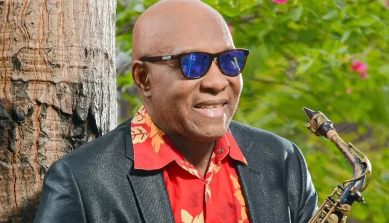 Los líderes típicos arriendan espacios en la radio para poder sonar