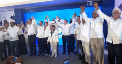 Duro golpe a Miguel Vargas: Más de veinte exdiputados del PRD se juramentan en el PRM