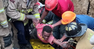 Rescatan con vida a tres obreros haitianos sepultados por un derrumbe en Santiago