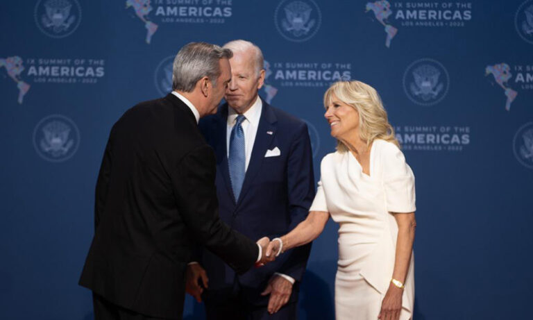 Biden y Abinader intercambian saludos en inicio de la Cumbre