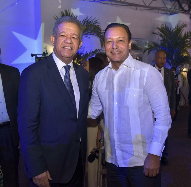 Leonel y Abel se encuentran en actividad social y en forma jocosa se advirtieron de «no quemarse uno al otro»