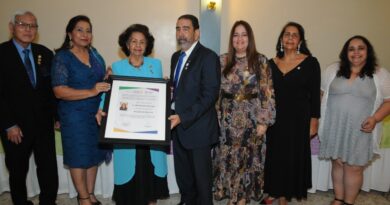 Club Rotario Reconoce a la doctora Milqueya Portes