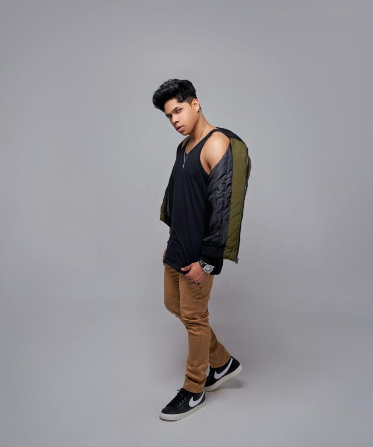 EL ESPECTACULAR CANTANTE JOIXANDER CONTINÚA DANDO PASOS FIRMES EN SU CARRERA ARTÍSTICA