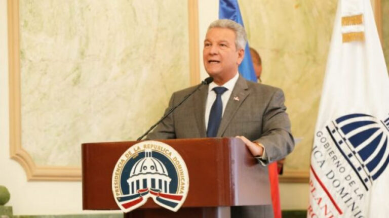 Lisandro Macarrulla solicita licencia de su cargo como ministro de la Presidencia