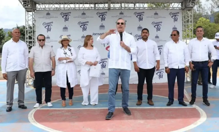 Presidente Abinader entrega $124 millones parceleros Constanza