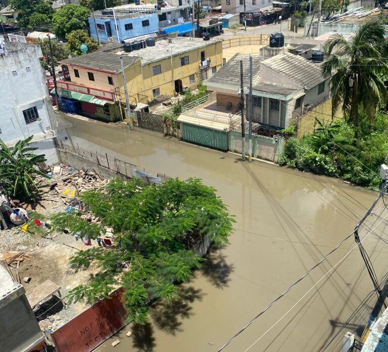 Inundaciones de calles, un problema de más de cuatro años en el sector Real Cancino