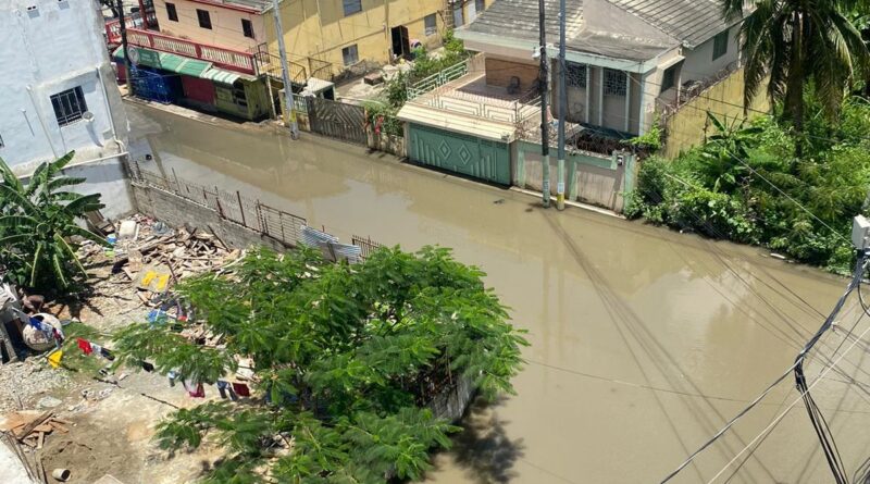 Inundaciones de calles, un problema de más de cuatro años en el sector Real Cancino