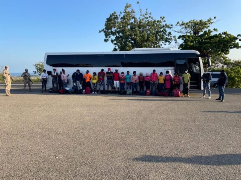 Condenan a 10 años de prisión a un dominicano por tráfico de haitianos