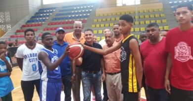 Inauguran torneos U-15 y minibasket de Baloncesto en Barahona