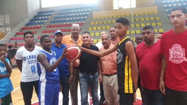 Inauguran torneos U-15 y minibasket de Baloncesto en Barahona