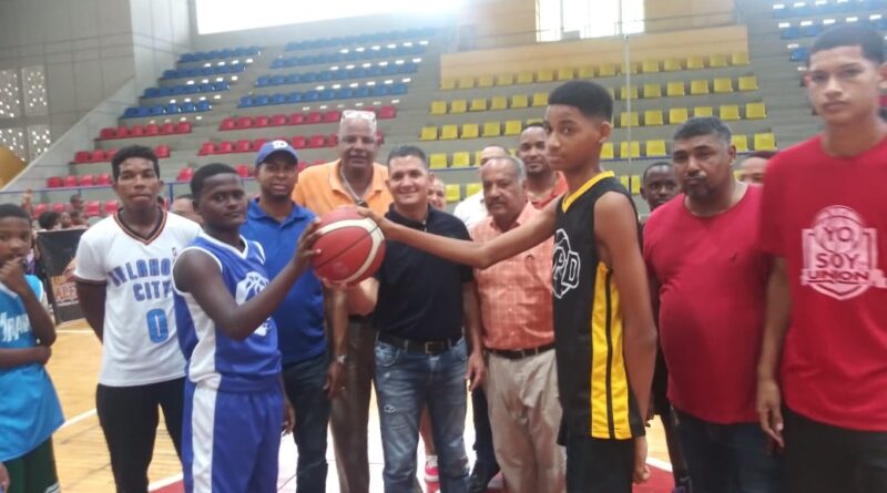 Inauguran torneos U-15 y minibasket de Baloncesto en Barahona