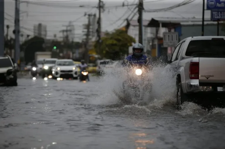 ¡Paraguas en mano! Aguaceros y tormentas eléctricas: 11 provincias en alerta