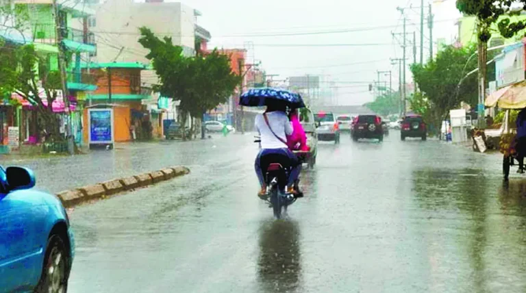 Aguaceros, viento, truenos y relámpagos hoy y mañana
