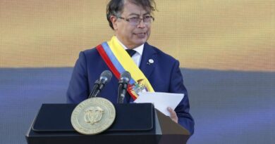 COLOMBIA: En su investidura, Petro insta al ELN dejar las armas