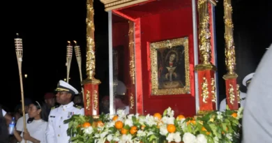 Cientos recibieron en la capital la imagen de la Virgen de la Altagracia