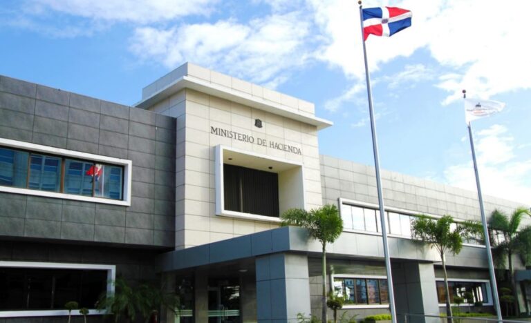 Contratista admite que pagó más de RD$527 millones de sobornos al ministro de Hacienda