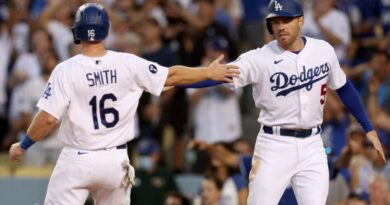 Dodgers propinan paliza a Padres tras homenaje al legendario Vin Scully