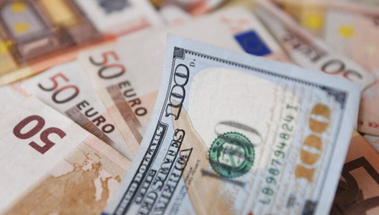 El euro se mantiene por la debilidad del dólar