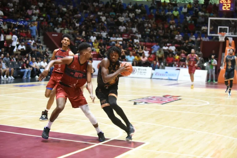 Indios aplastan Leones y están a un paso título