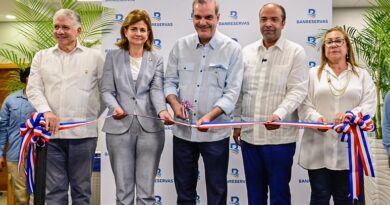 SANTIAGO: El Presidente y la Vice asisten inauguración sucursal BR