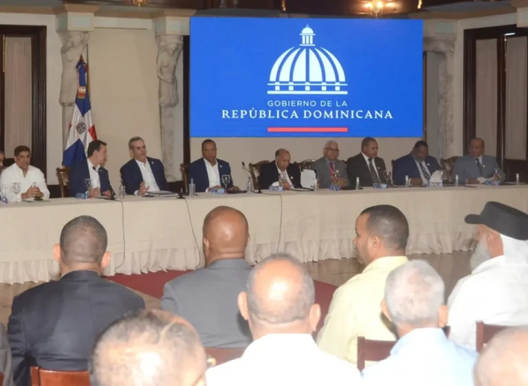 Presidente y los detallistas pactan por “Precios Justos”