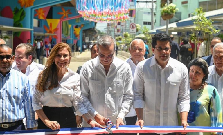 Abinader y Collado entregan segunda fase remozamiento Duarte con París