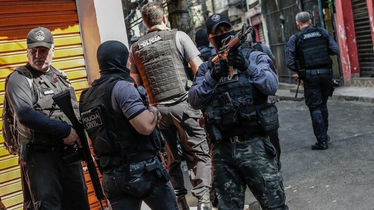 BRASIL: Mueren siete personas y detienen 26 en Río de Janeiro