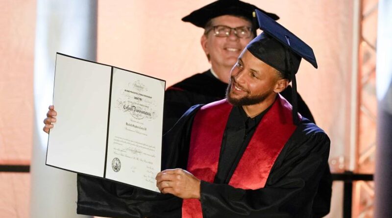 Curry logra el triple más importante de su vida; se gradúa de sociólogo