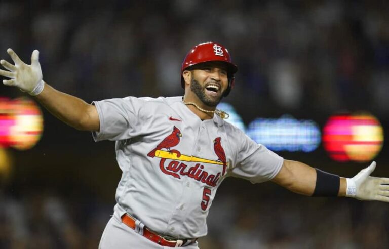 Dominicano Albert Pujols pega 2 jonrones y llega a 700 en las GL