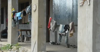 Escuelas abandonadas son refugio de muchos haitianos