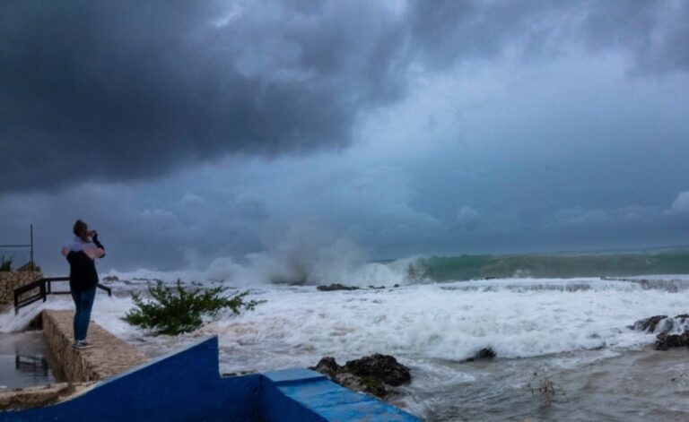 FLORIDA: Alertan contra vientos, marejadas y muchas inundaciones