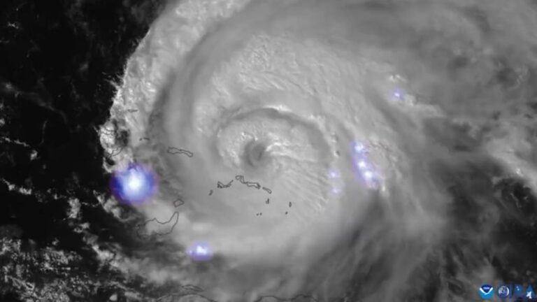Fiona se intensifica a categoría 4 a medida que se acerca a las Bermudas